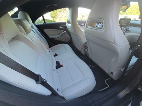 Used 2018 Mercedes-Benz CLA 250 4MATIC image 19