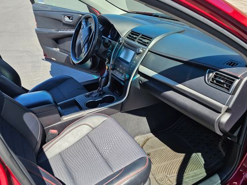 Used 2015 Toyota Camry SE image 16