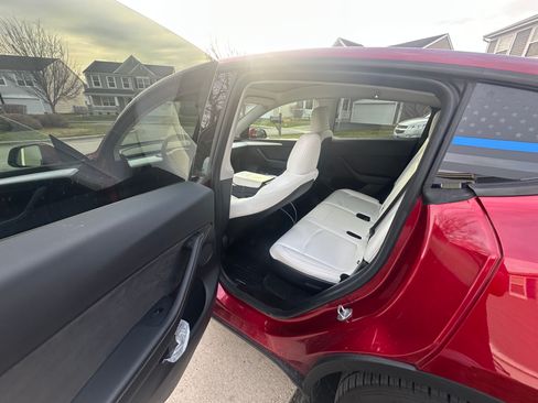 Used 2024 Tesla Model Y Long Range image 9