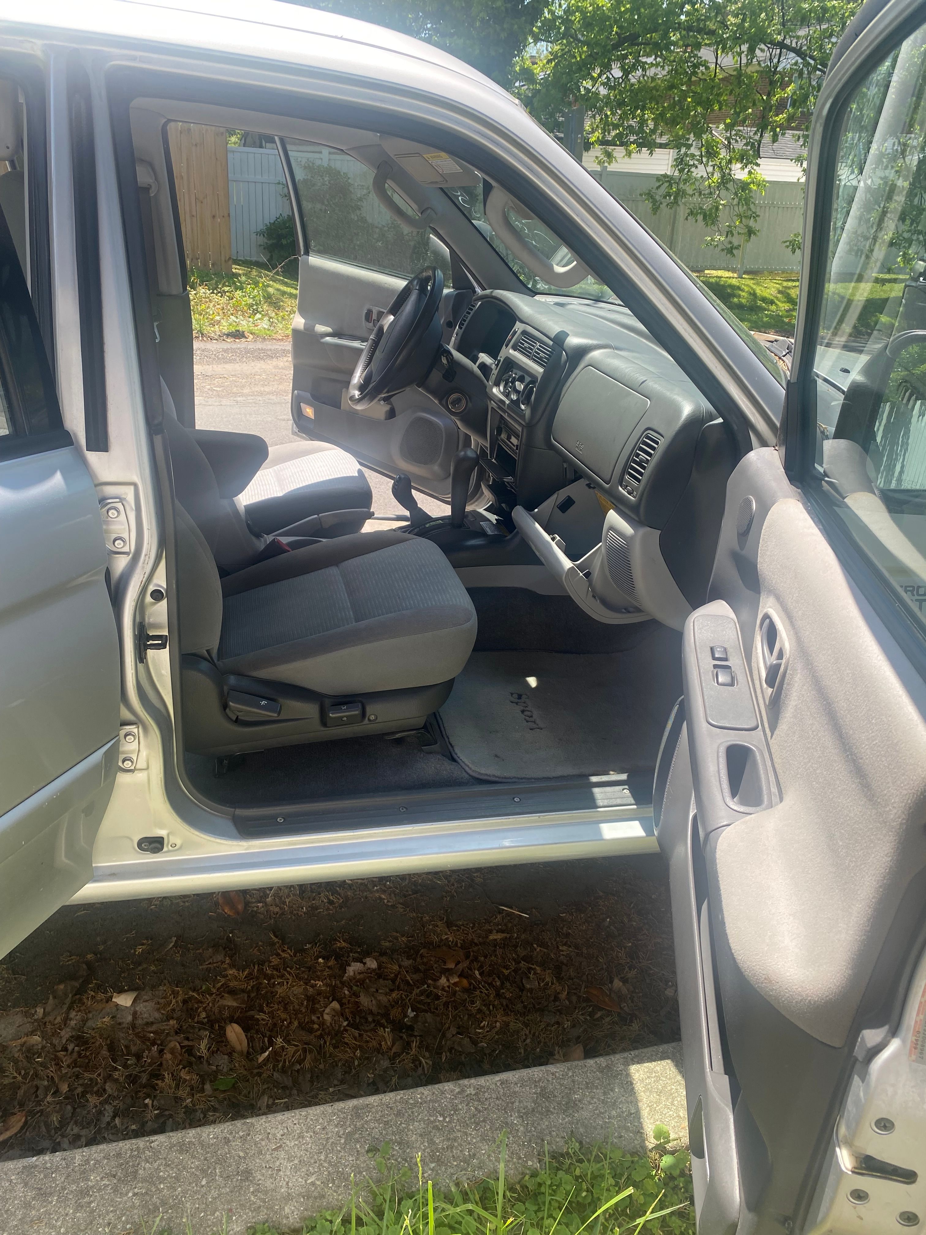 Used 2003 Mitsubishi Montero Sport XLS AWD/4WD image 8