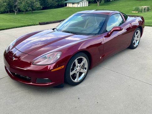 Used 2007 Chevrolet Corvette Coupe w/ Preferred Equipment Group RWD image 4