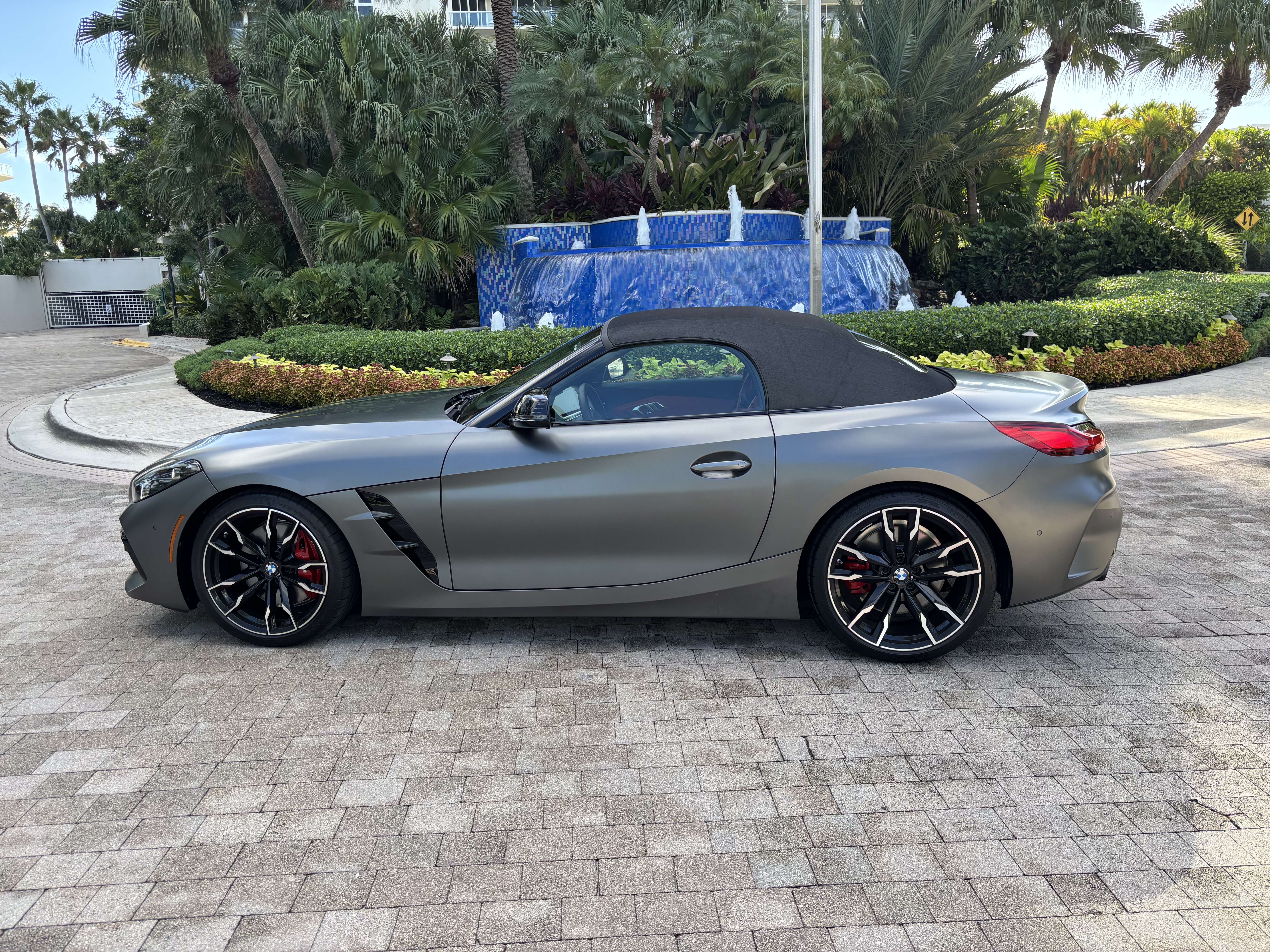 Used 2025 BMW Z4 M40i w/ Edition RWD image 2