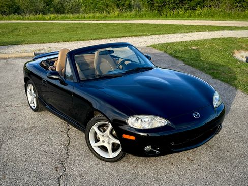Used 2001 MAZDA MX-5 Miata RWD image 4