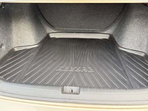 Used 2018 Honda Accord LX image 13