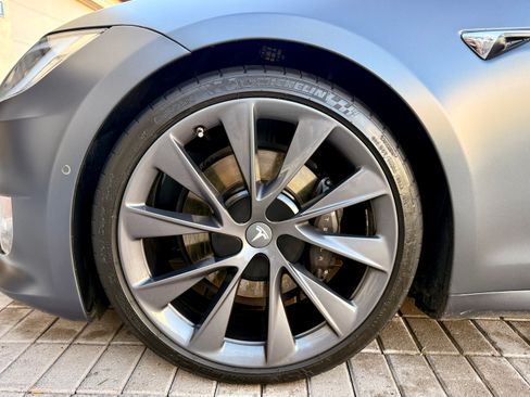 Used 2020 Tesla Model S Long Range Plus image 13