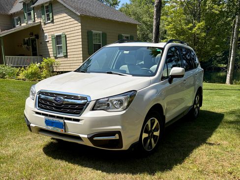 Used 2018 Subaru Forester 2.5i Premium w/ All-Weather Package AWD/4WD image 2