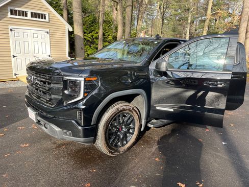 Used 2024 GMC Sierra 1500 Elevation w/ LPO, Elevation Black Package image 2