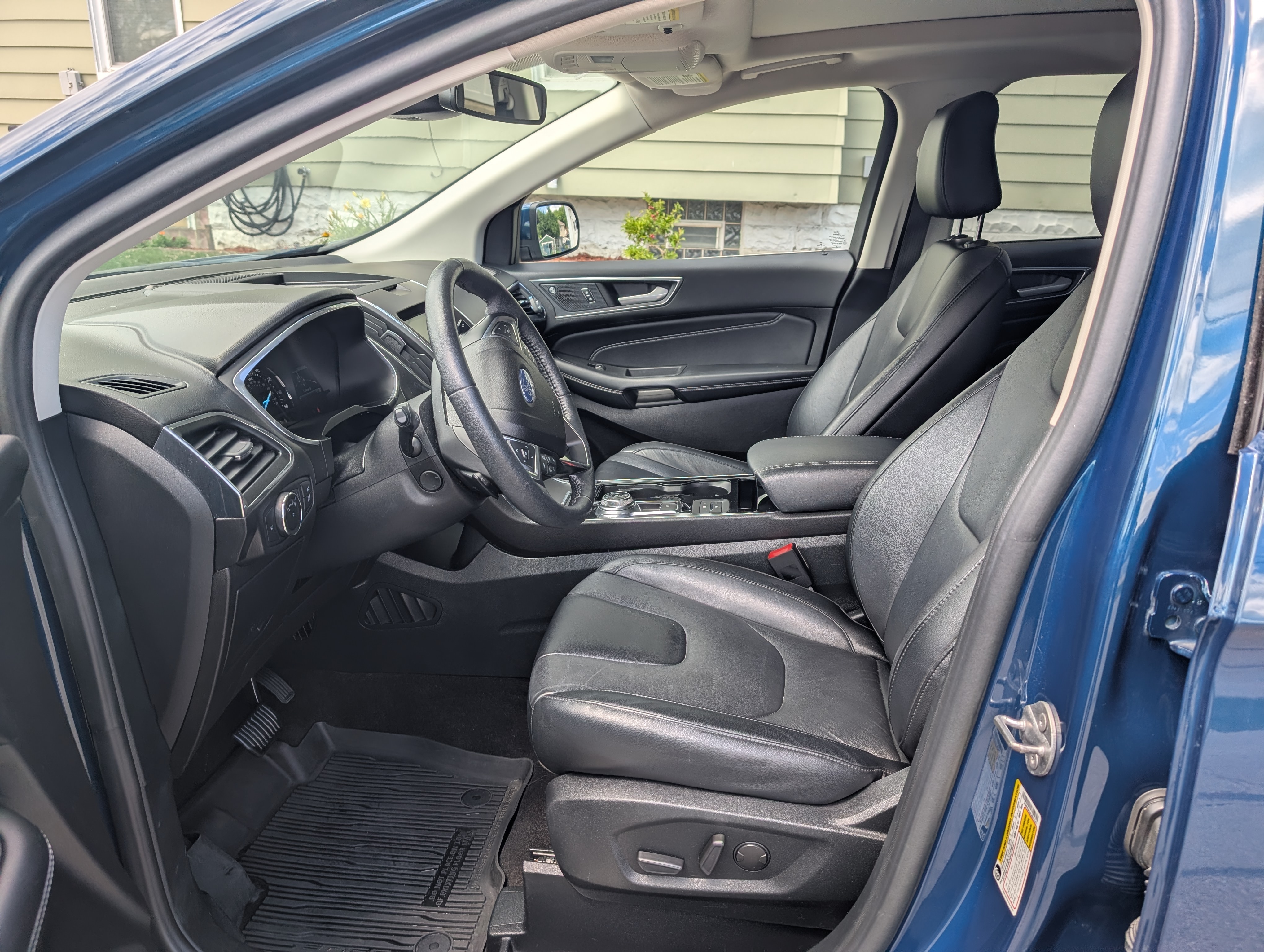 Used 2020 Ford Edge Titanium w/ Class II Trailer Tow Package AWD/4WD image 8