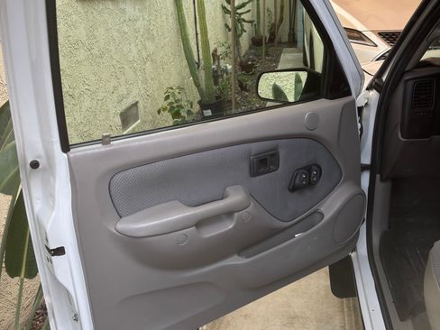 Used 2004 Toyota Tacoma Pickup 2D 6 ft image 10