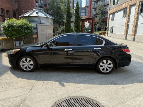 Used 2010 Honda Accord EX-L image 2