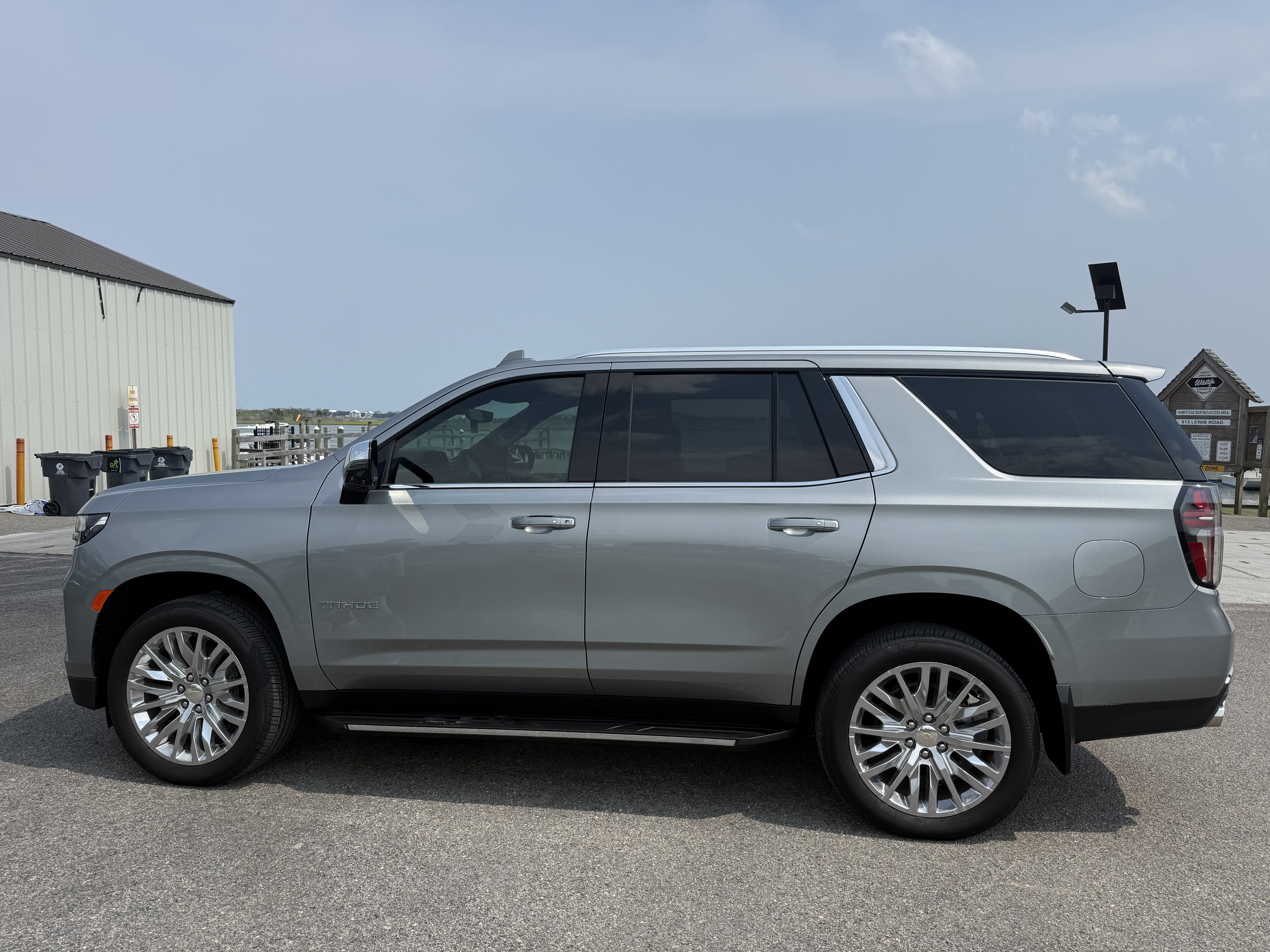 Used 2024 Chevrolet Tahoe Premier w/ Premium Package 2 AWD/4WD image 31