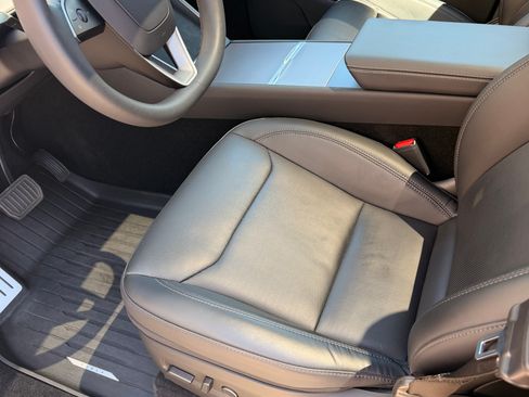 Used 2026 Tesla Model Y Long Range image 2