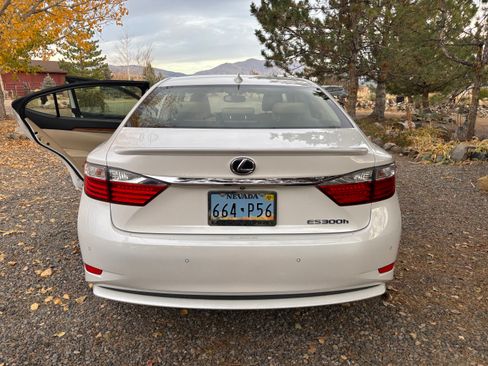 Used 2015 Lexus ES 300h image 15