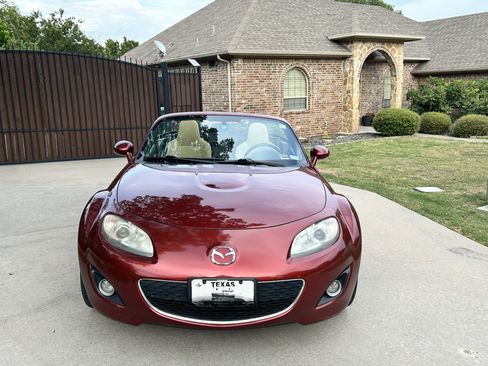 Used 2010 MAZDA MX-5 Miata Grand Touring w/ Premium Pkg image 17