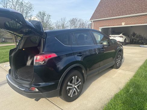 Used 2018 Toyota RAV4 LE w/ All Weather Liner Package image 5