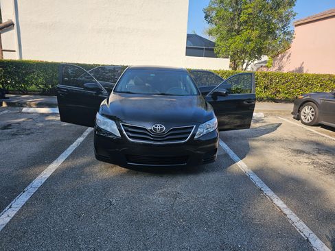 Used 2011 Toyota Camry LE image 8