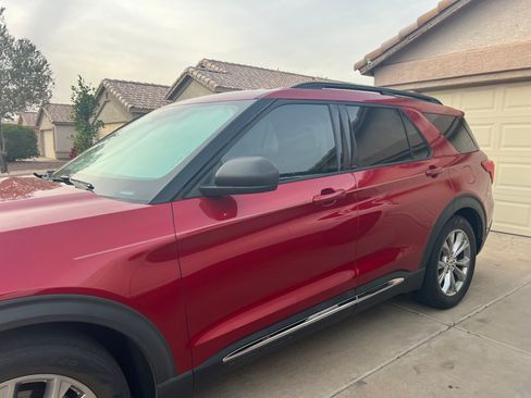 Used 2020 Ford Explorer XLT w/ Equipment Group 202A image 2