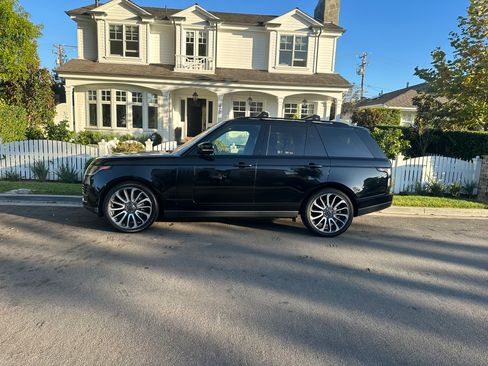 Used 2018 Land Rover Range Rover HSE AWD/4WD image 2