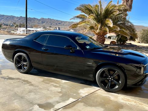 Used 2017 Dodge Challenger R/T image 13