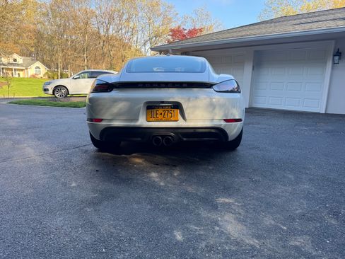 Used 2019 Porsche 718 Cayman image 14