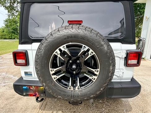 Used 2024 Jeep Wrangler Unlimited Sport AWD/4WD image 14