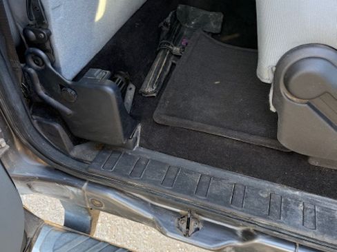 Used 2011 Ford F250 XLT w/ XLT Interior Pkg image 8