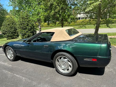 Used 1996 Chevrolet Corvette Convertible RWD image 8