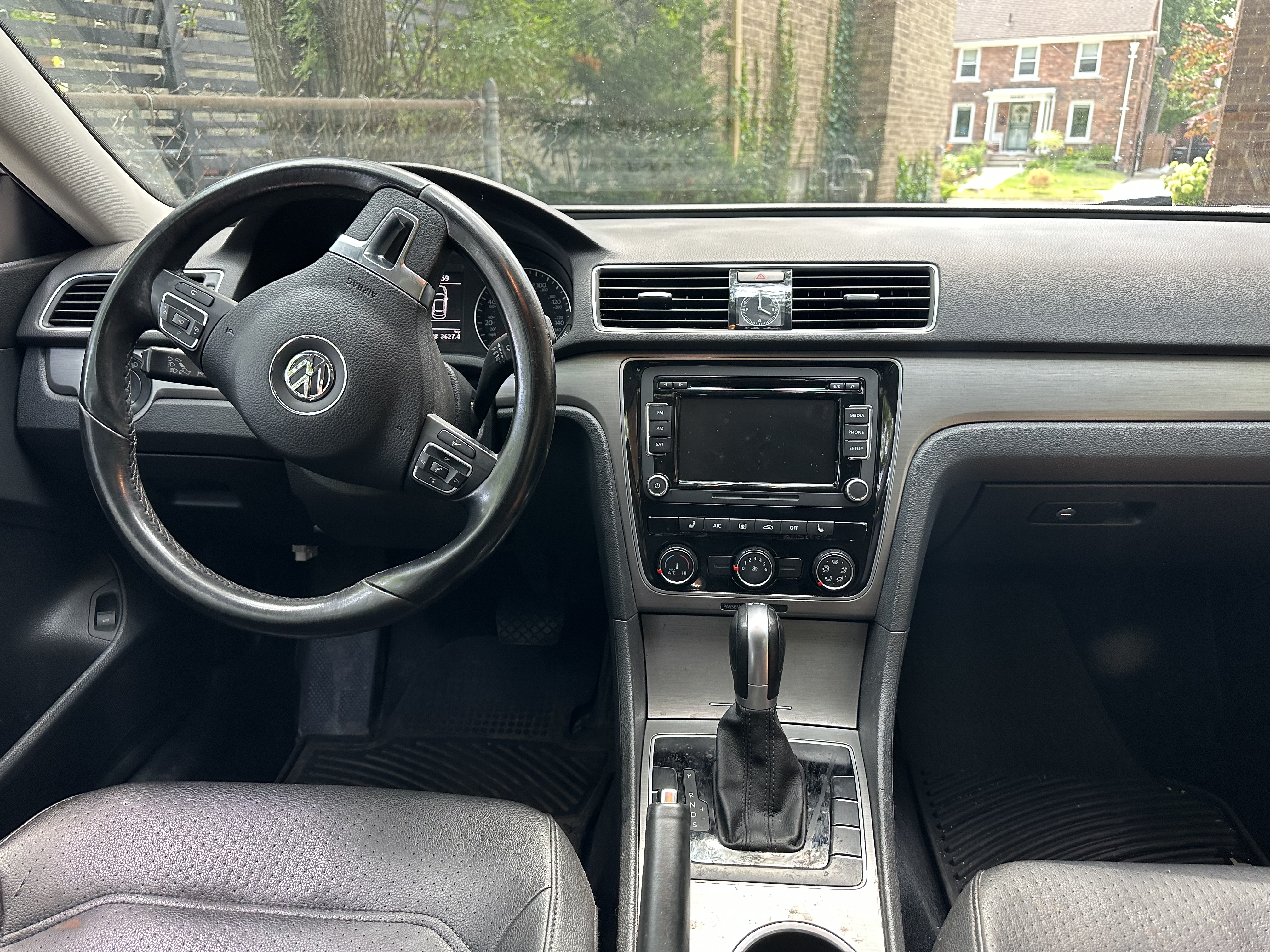 Used 2015 Volkswagen Passat TDI SE FWD image 2