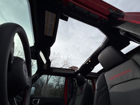 Used 2024 Jeep Wrangler Unlimited Rubicon image 8