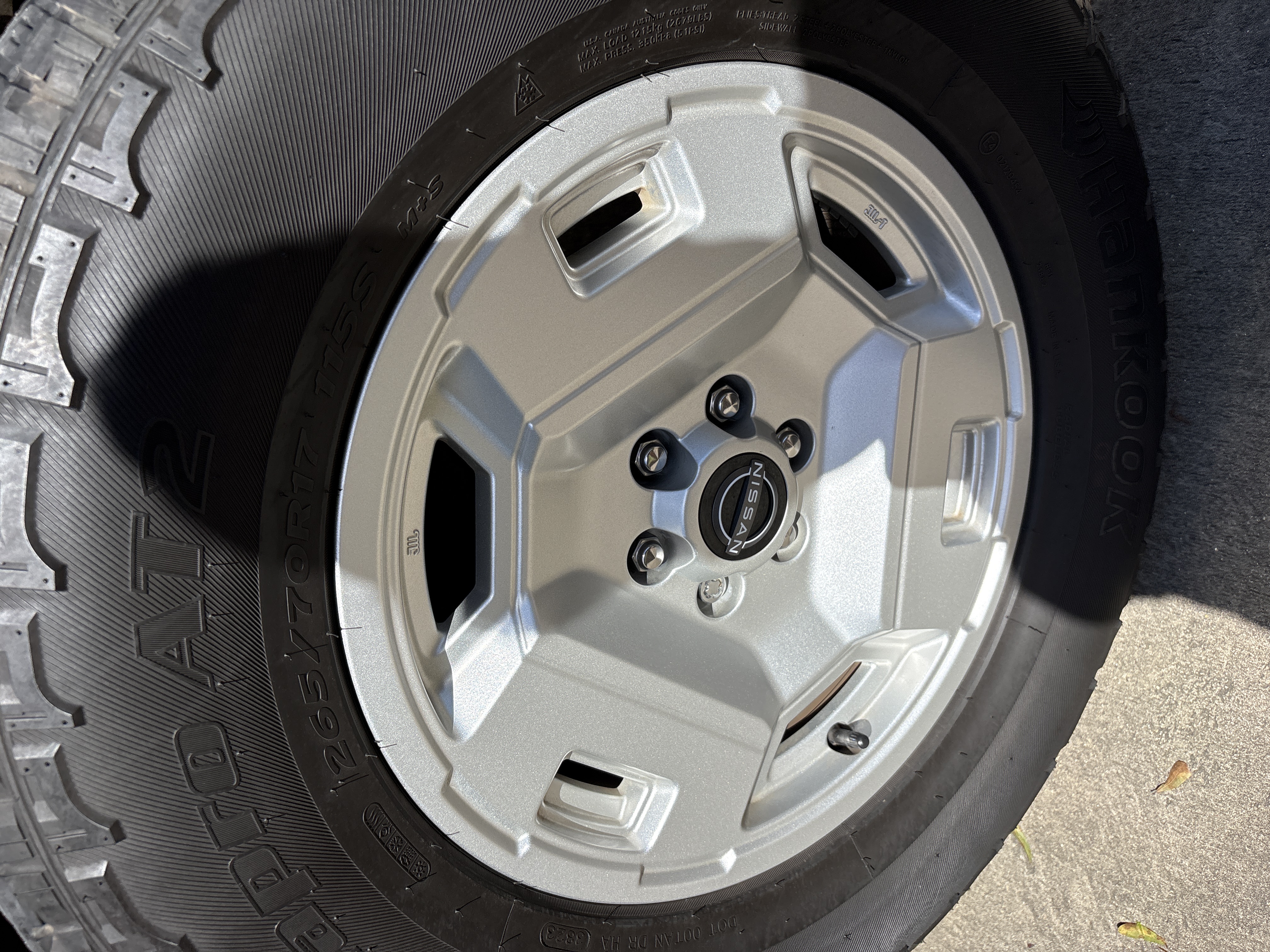 Used 2024 Nissan Frontier SV w/ Hardbody Edition AWD/4WD image 19