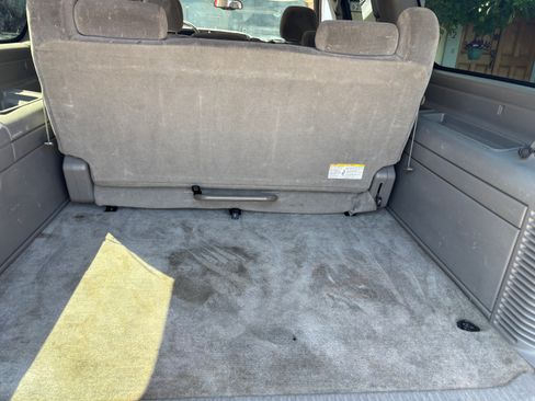 Used 2004 Chevrolet Suburban LS image 11