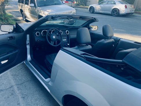 Used 2005 Ford Mustang GT Premium image 14