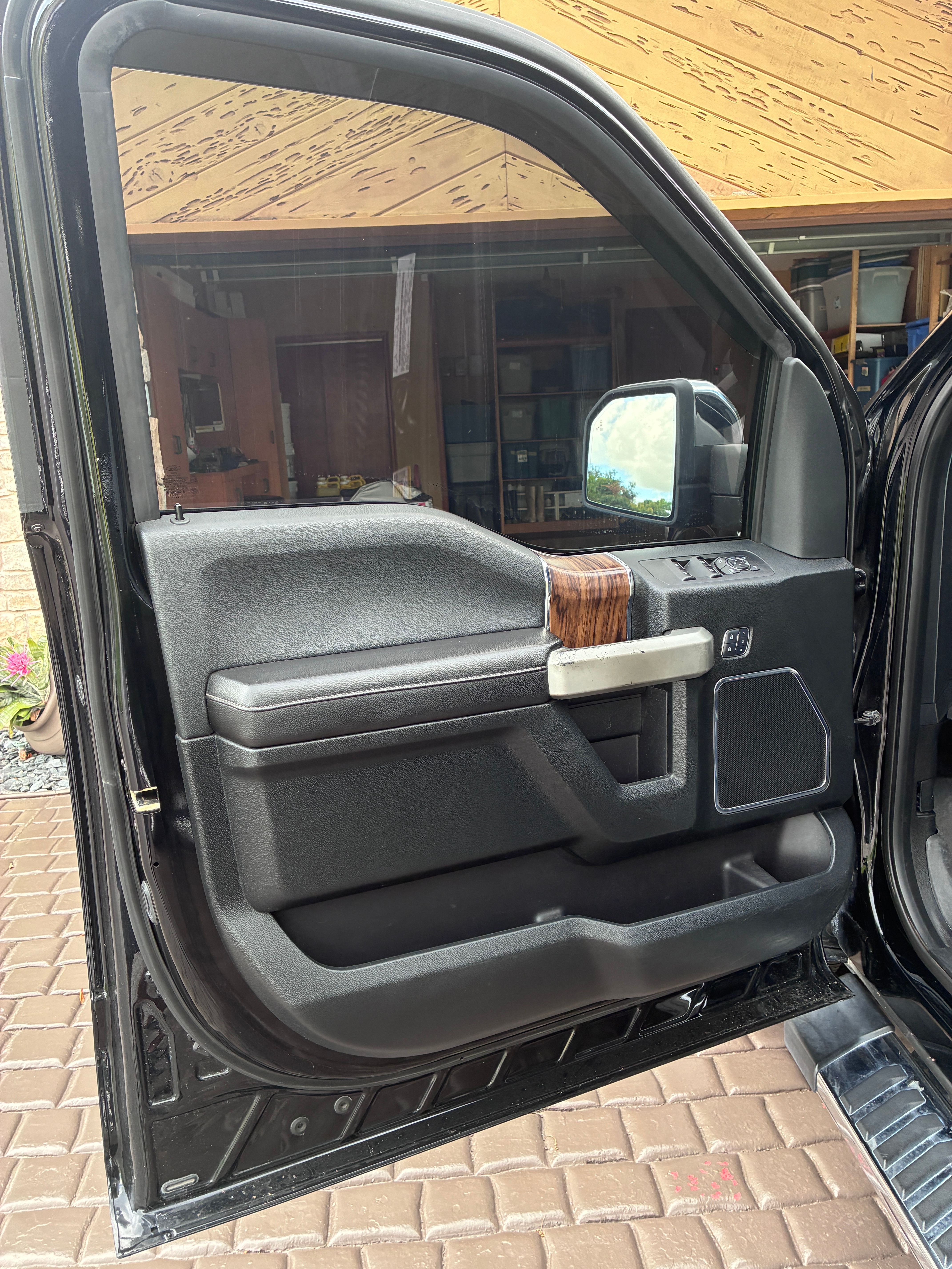 Used 2018 Ford F150 Lariat w/ Equipment Group 502A Luxury AWD/4WD image 11