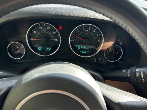 Used 2018 Jeep Wrangler Unlimited Sahara image 9