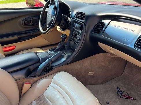 Used 2001 Chevrolet Corvette Coupe w/ Preferred Equipment Group2 RWD image 10