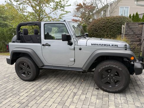 Used 2016 Jeep Wrangler Sport image 14