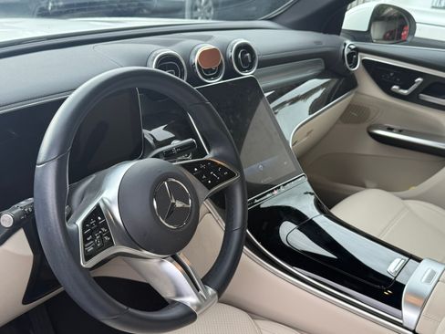 Used 2024 Mercedes-Benz GLC 300 4MATIC image 18