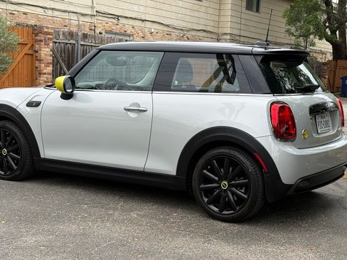 Used 2022 MINI Cooper SE image 6