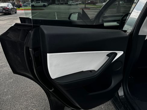 Used 2022 Tesla Model Y Performance image 13