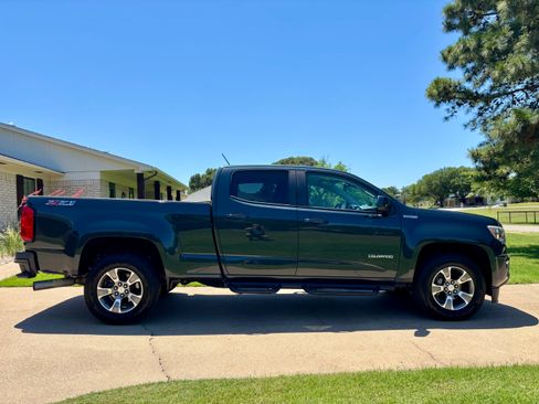 Used 2018 Chevrolet Colorado Z71 AWD/4WD image 5