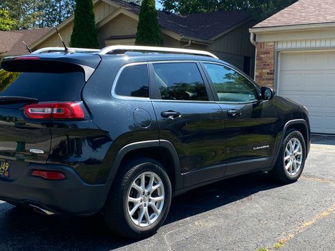 Used 2015 Jeep Cherokee Latitude w/ Cold Weather Group FWD image 8