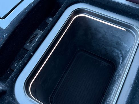 Used 2021 Cadillac Escalade ESV Sport Platinum w/ LPO, ONYX Package image 17