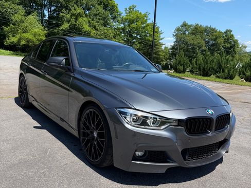 Used 2017 BMW 340i xDrive Sedan AWD/4WD image 4