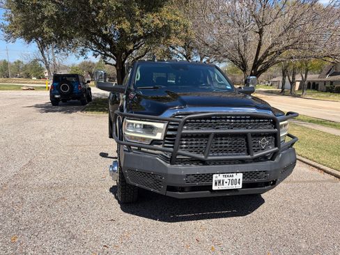 Used 2022 RAM 3500 Laramie image 11