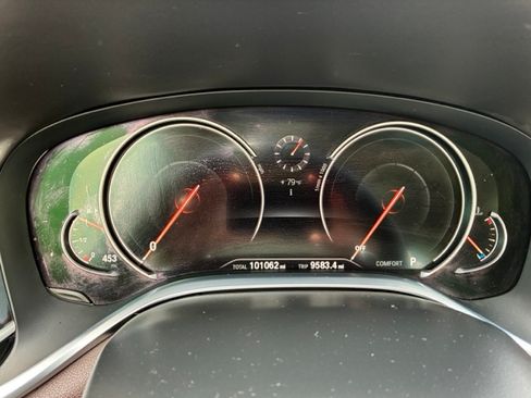 Used 2017 BMW 740i image 13