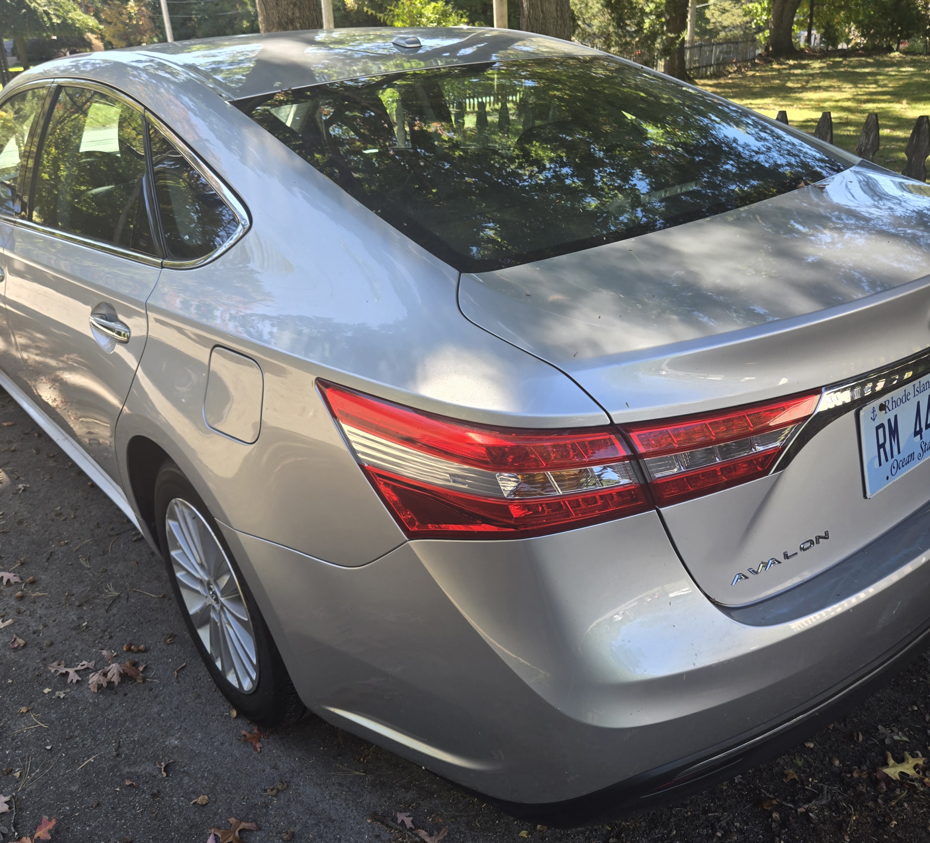 Used 2013 Toyota Avalon XLE Touring FWD image 4