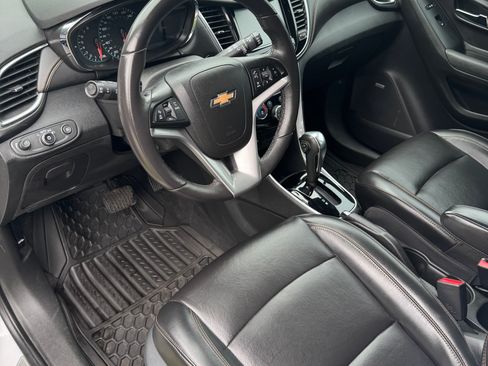 Used 2017 Chevrolet Trax Premier w/ Driver Confidence II Package FWD image 11