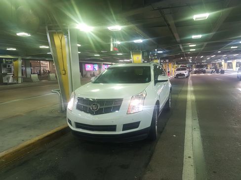 Used 2011 Cadillac SRX Luxury image 6