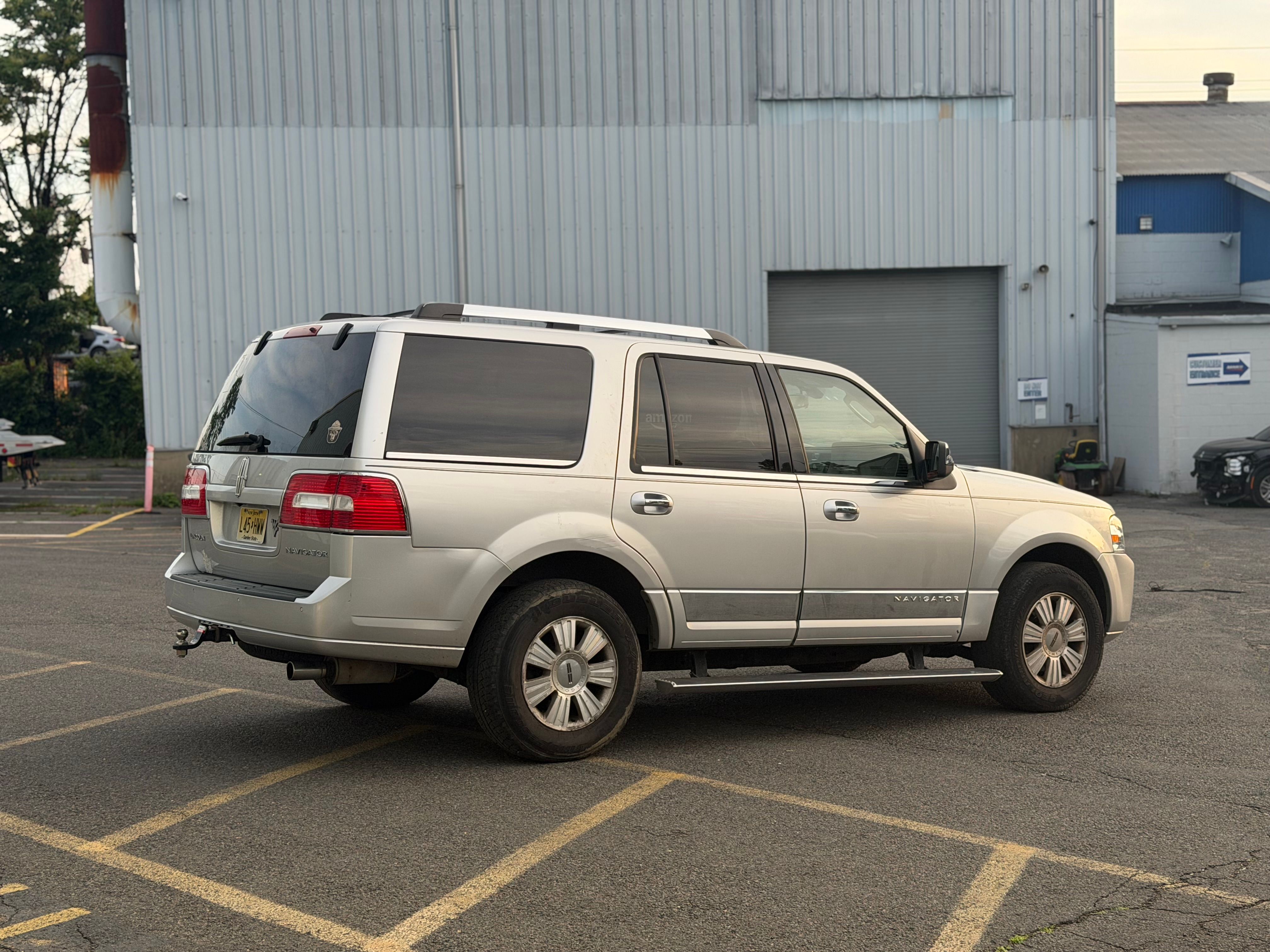 Used 2010 Lincoln Navigator 4WD image 6