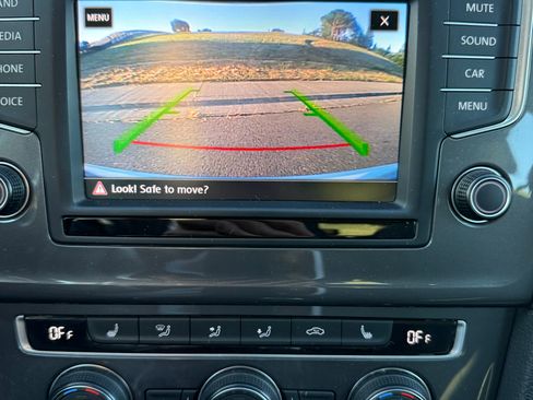 Used 2016 Volkswagen e-Golf SE w/ DC Fast Charging Package FWD image 21